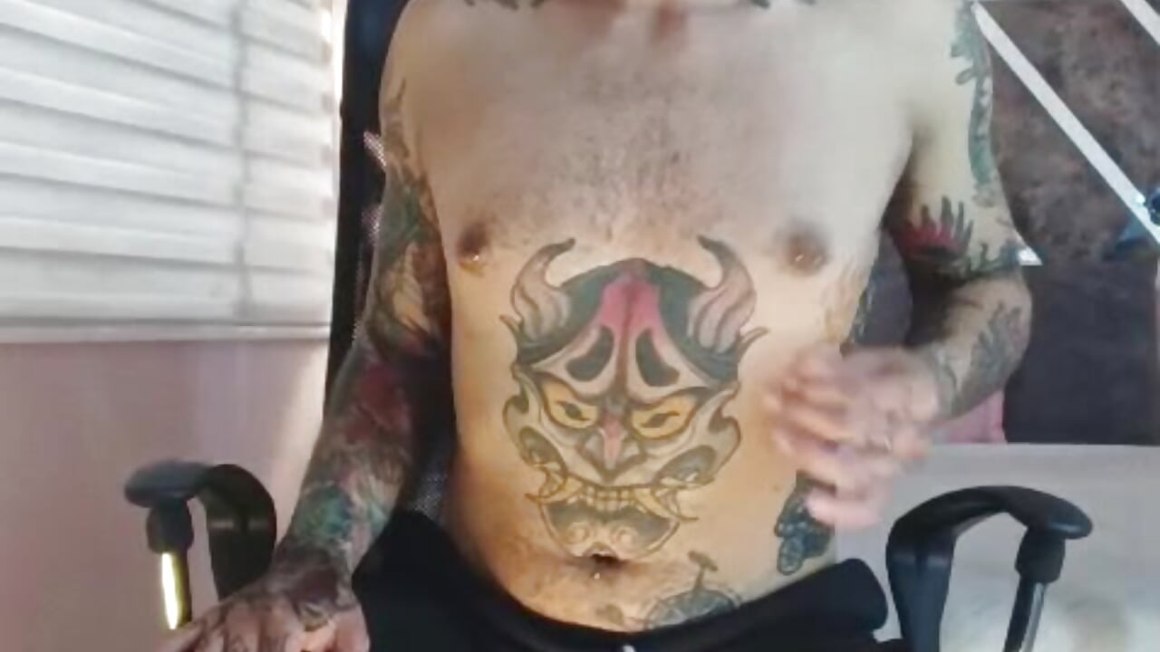 Do you want me to lower my shorts more? 😏 - vidéo du modèle de showcams kaletattoo