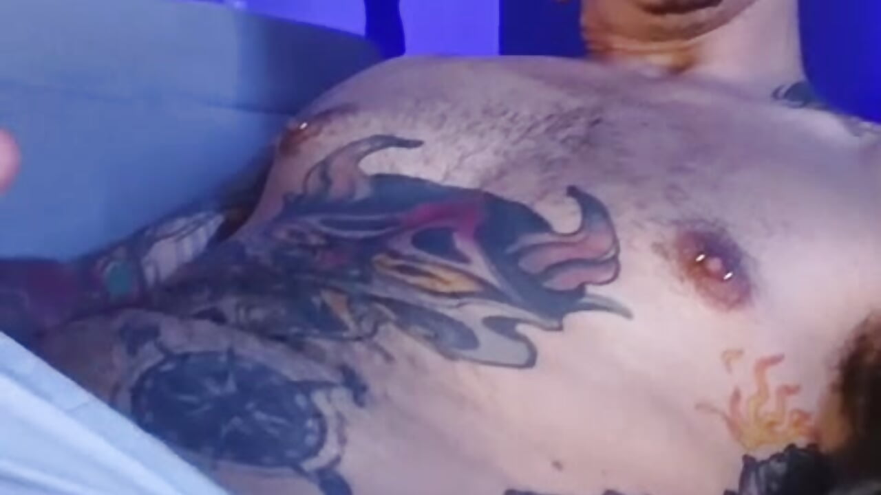 Want to see what these hot hands can do when they take control? They are dangerously exciting! - vidéo du modèle de showcams kaletattoo