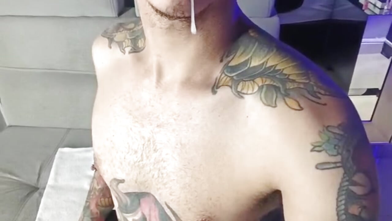 Every drop of saliva tastes like temptation, so open your mouth! - vidéo du modèle de showcams kaletattoo