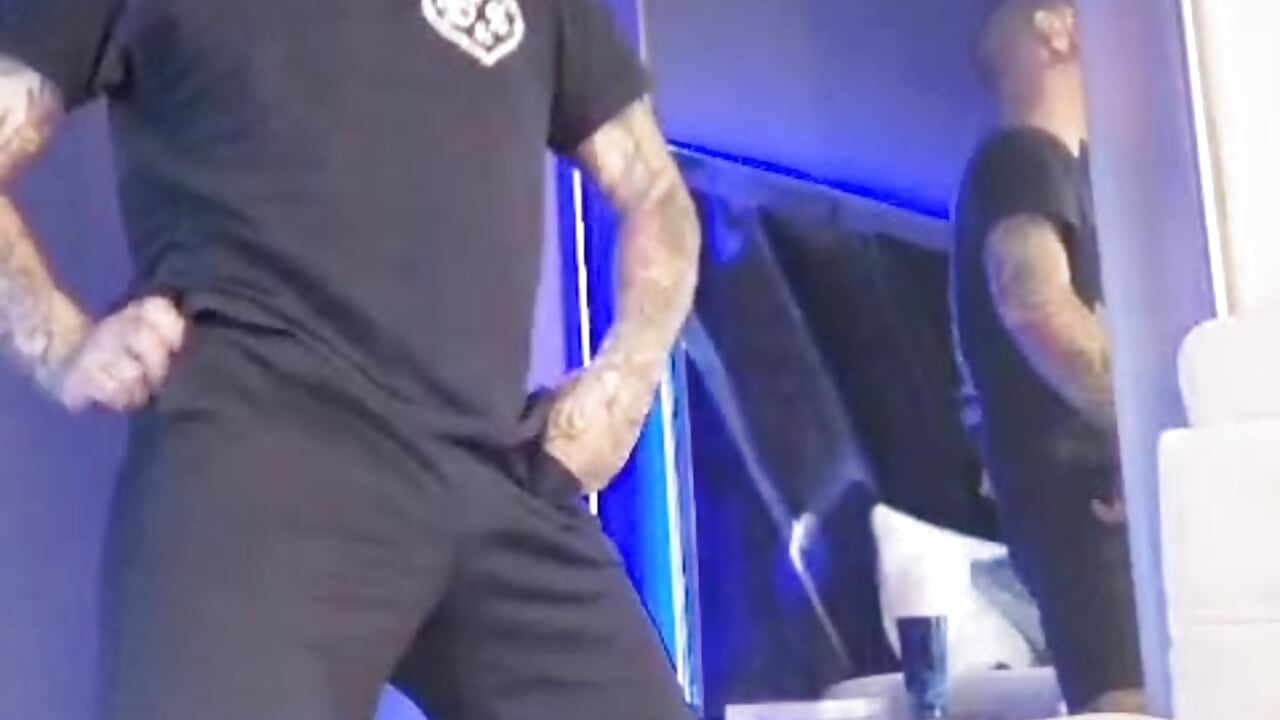 I'm sure you want to see this without clothes too, so get my next video 😉 - vidéo du modèle de showcams kaletattoo