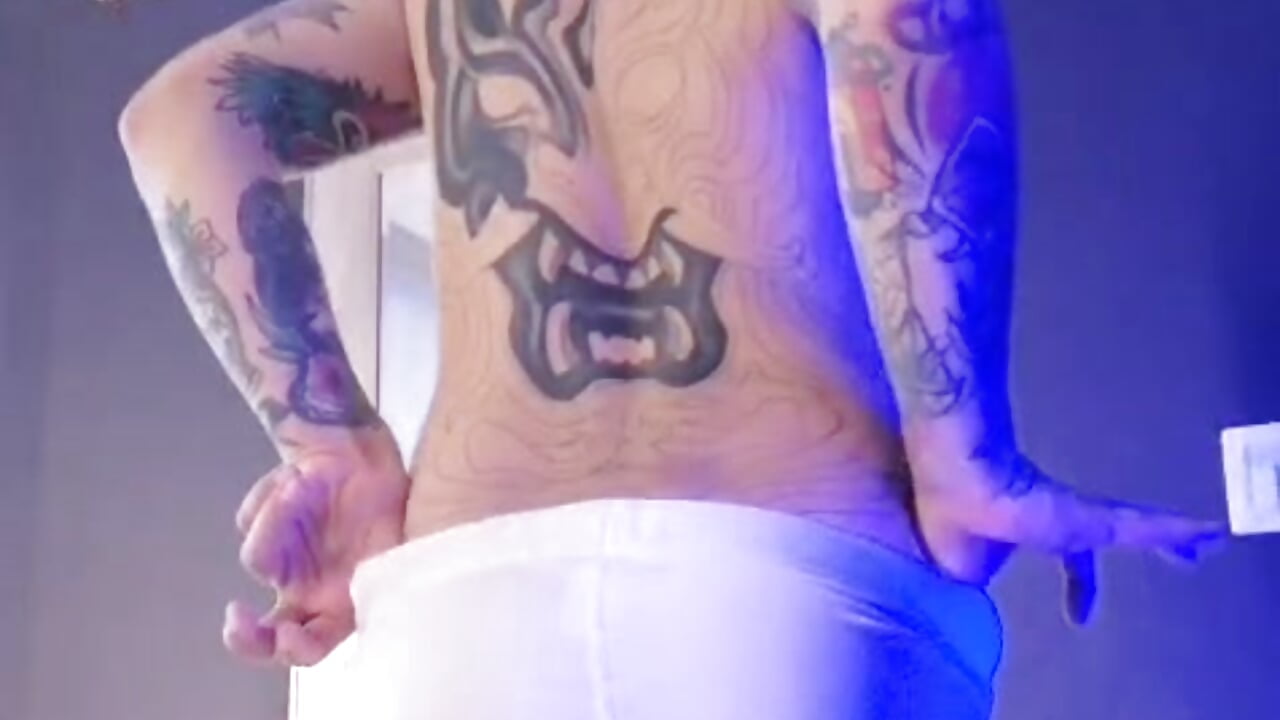 From temptation to lust in a single video - vidéo du modèle de showcams kaletattoo