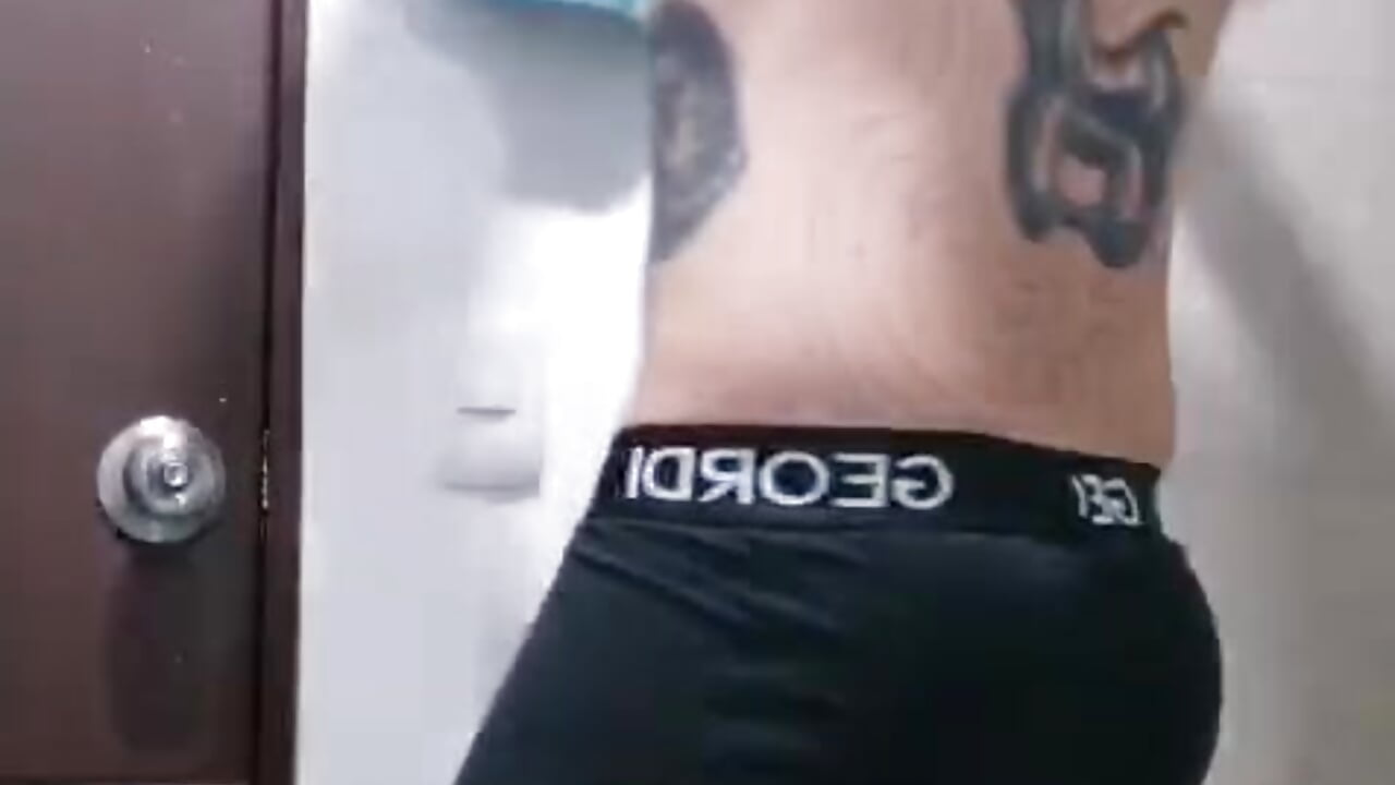 Just imagine what I'm hiding underneath - vidéo du modèle de showcams kaletattoo