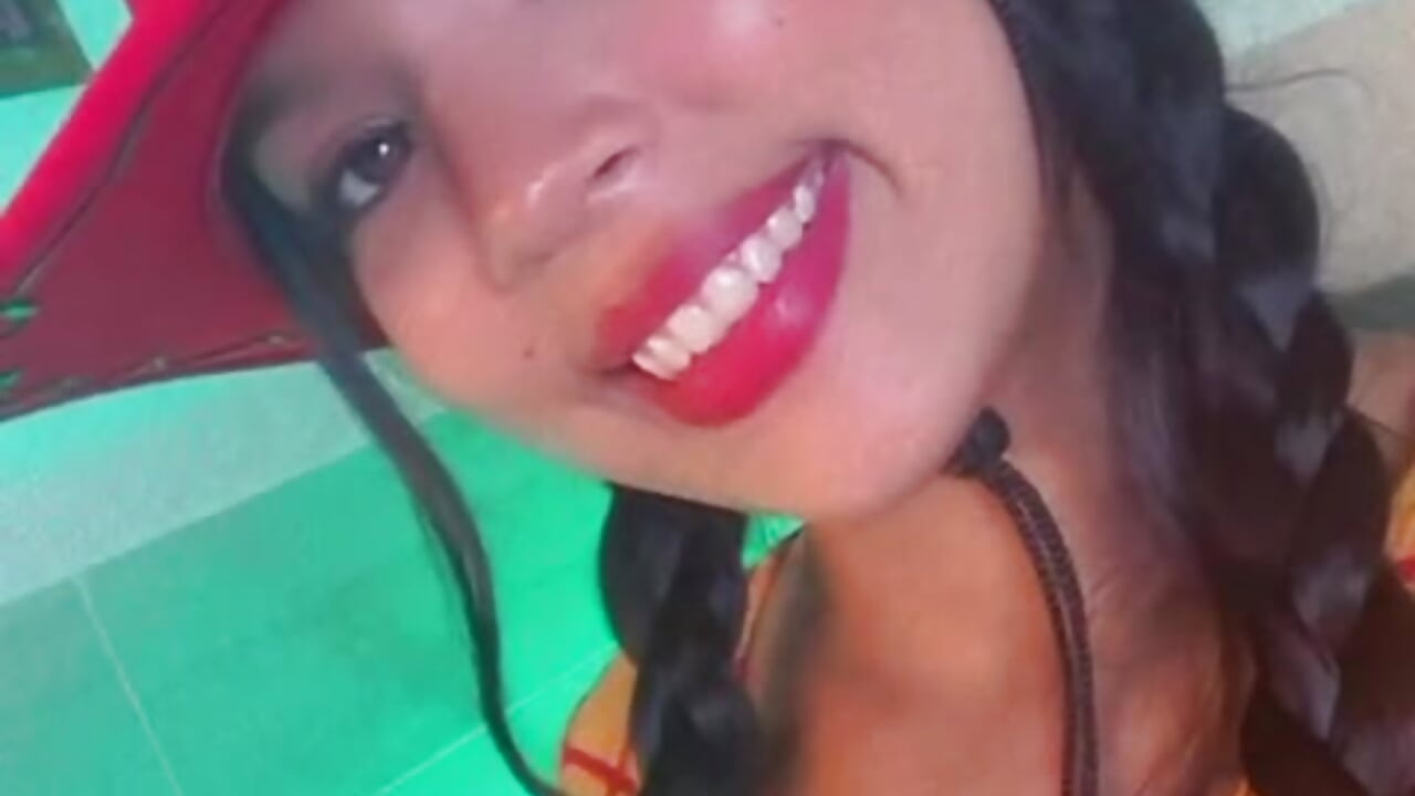 Someone take away my gummy! - βίντεο μοντέλου Mia_X1