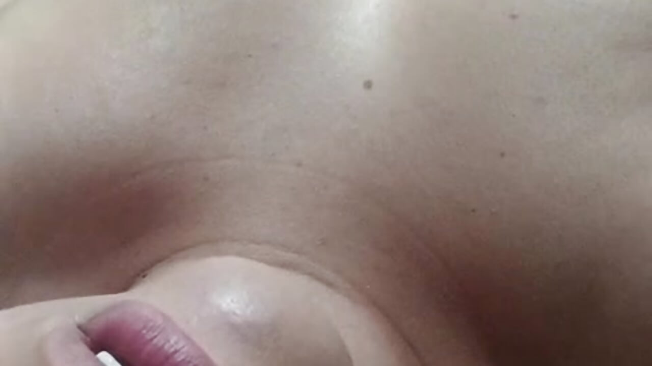 Come for your queen, you need love - video by evaa_greey cam model