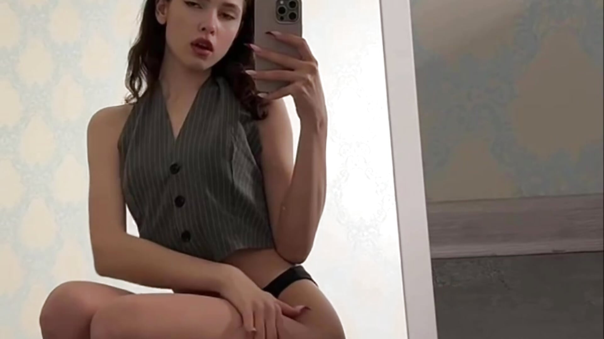 𝘚𝘶𝘤𝘩 𝘢 𝘯𝘢𝘶𝘨𝘩𝘵𝘺 ;) - video by GIGI_DAV cam model