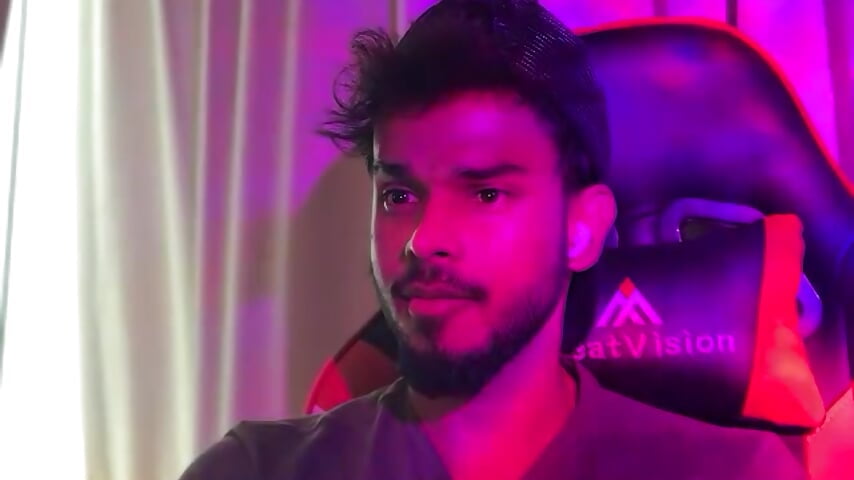 [28 Jun 06:34] Public Show - copy 6 Jul 21:39 - video by JohnLuca cam model