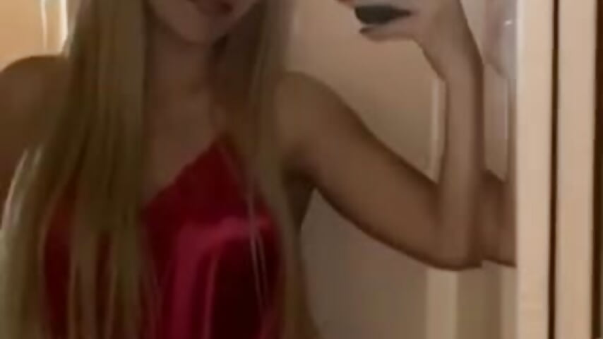 ❤️ - video by BlondieAdel cam model