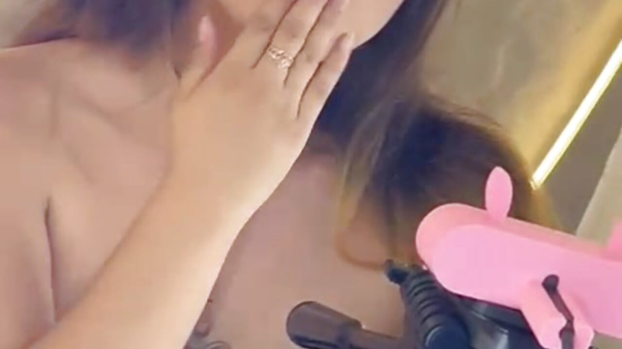 😋 - video di Shanntal_ modella di cam