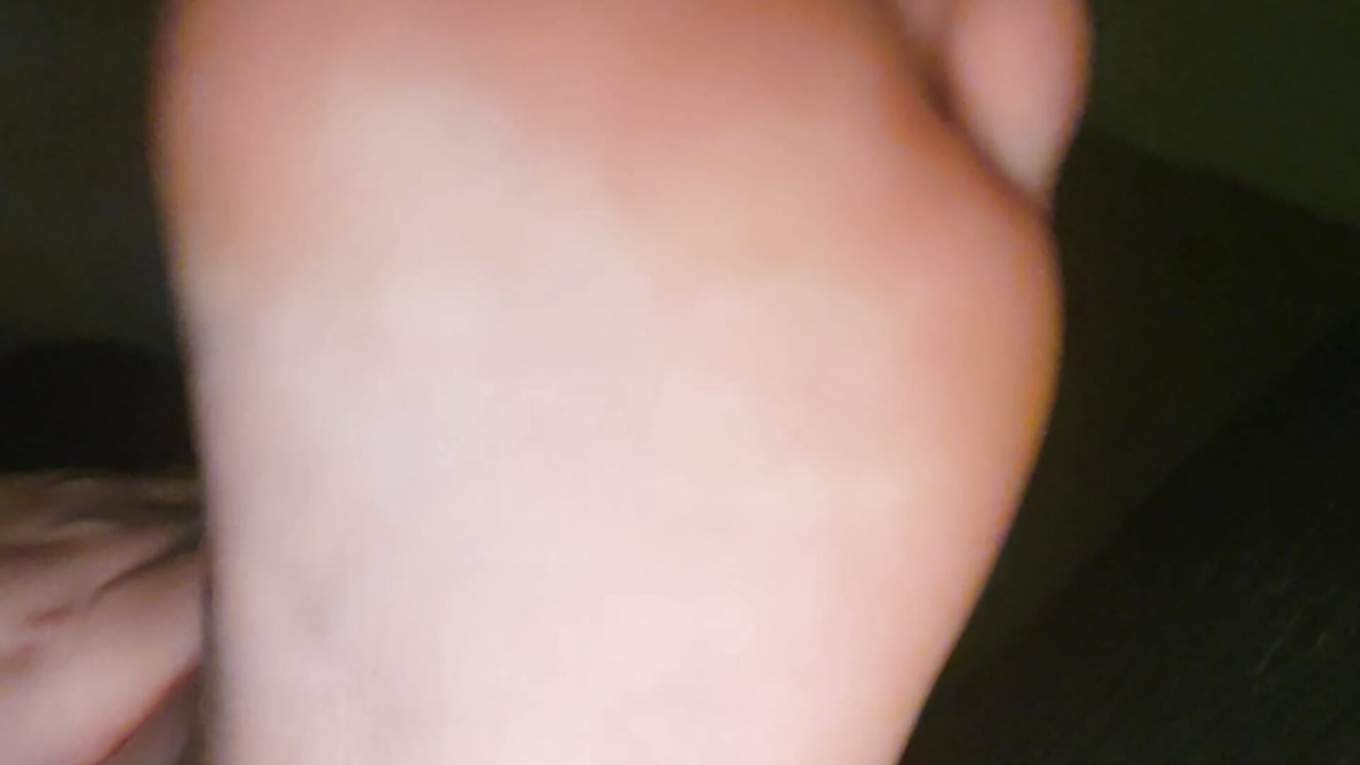 Scrunching foot ft my pink soles🦶🏻💖 (one foot only)