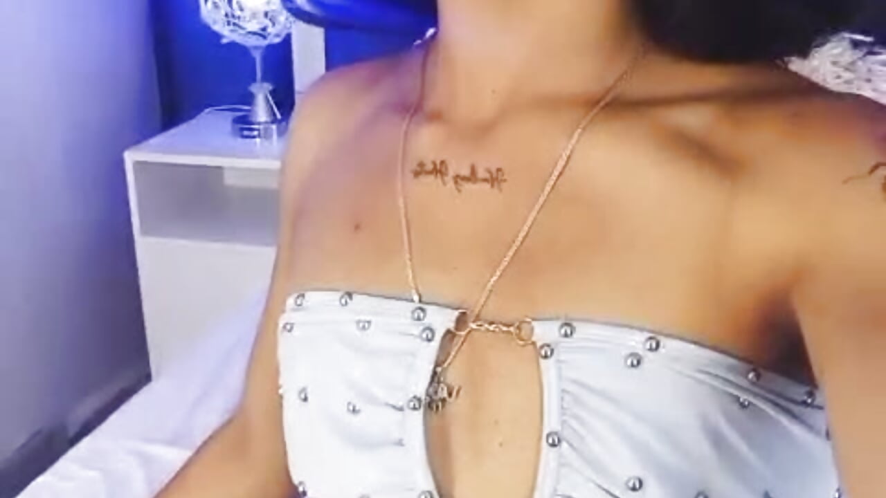 Be careful, look a lot can cause addiction - відео від вебкаммоделі AliDiaz_