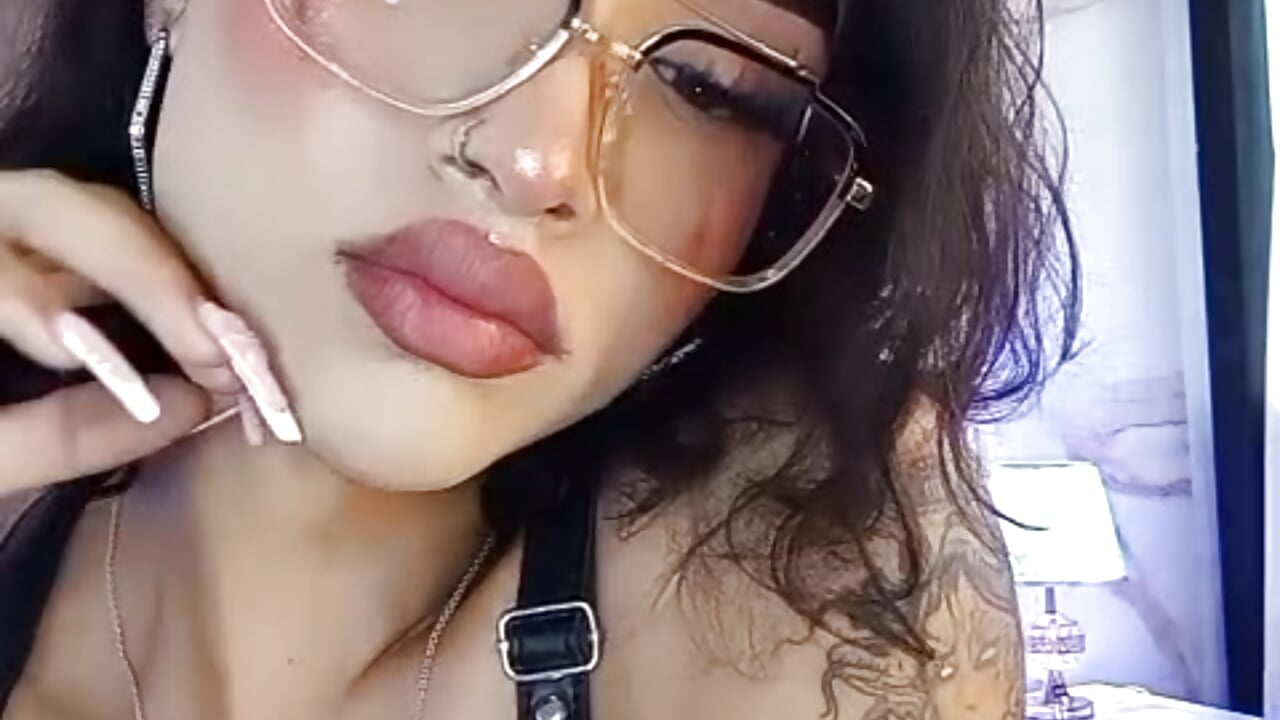 Fuck me with my arnes new! 😈 - відео від вебкаммоделі AliDiaz_