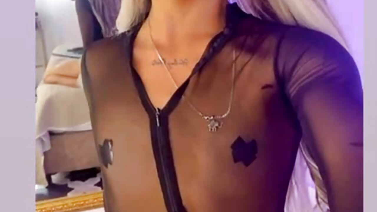 I’m hard, wet and horny… watch me suck it slow, squeeze my tits and make my ass work for you. - відео від вебкаммоделі AliDiaz_