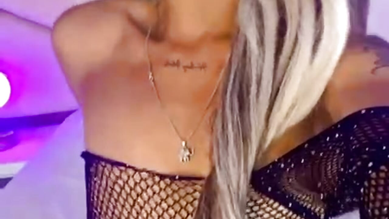 a sexy gril latina! - відео від вебкаммоделі AliDiaz_