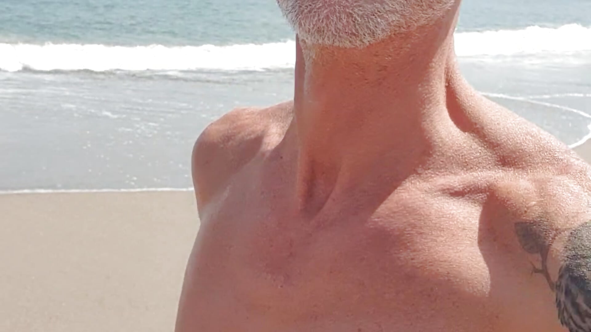 Running by the beach - فيديو من Rubtoy موديل الكام