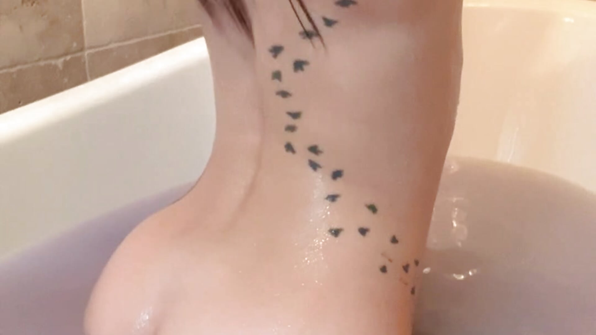 unedited bathtub clip