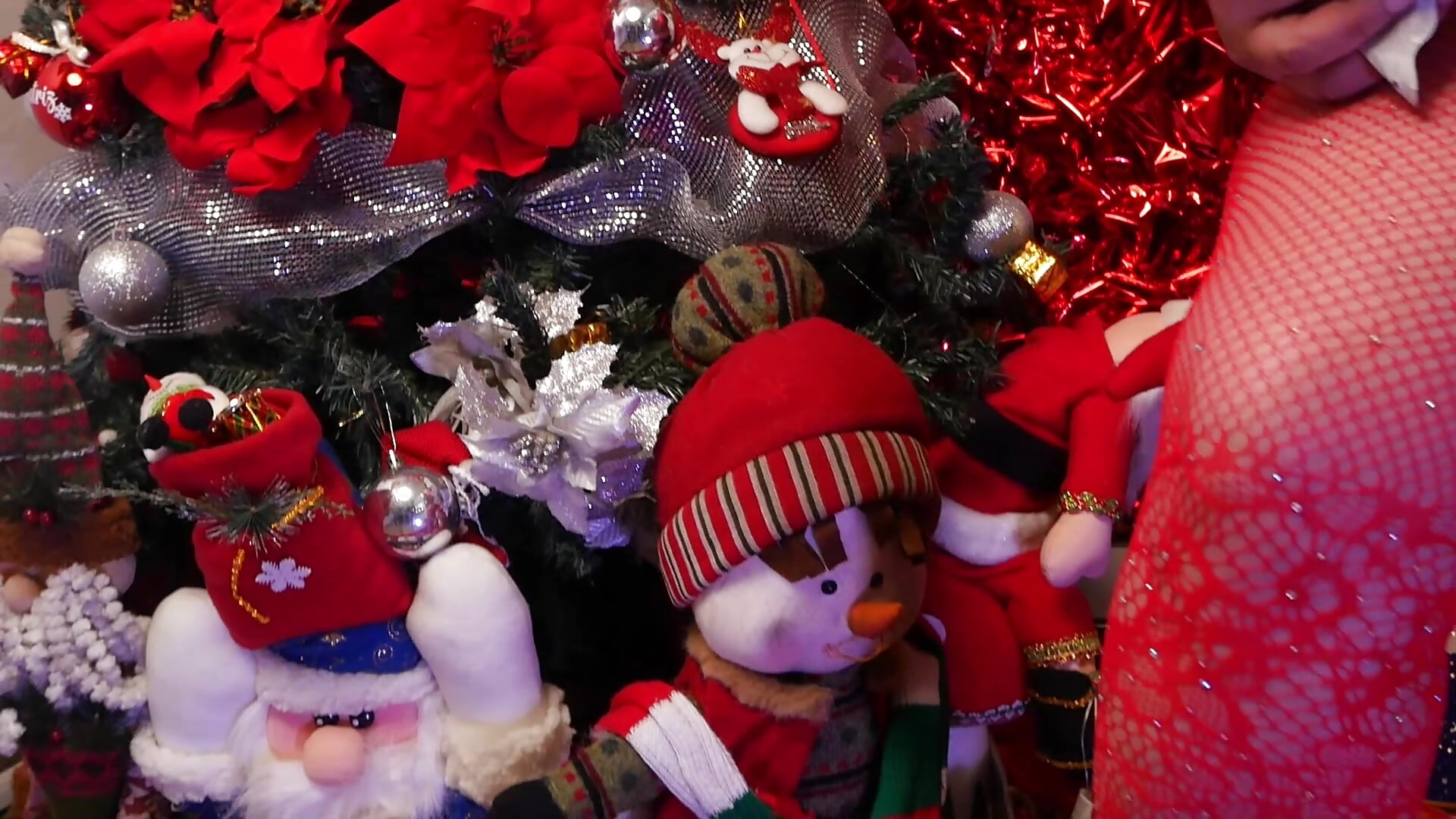 Your Christmas present has arrived 🍑🎄 - video by Alinna_addas_03 cam model