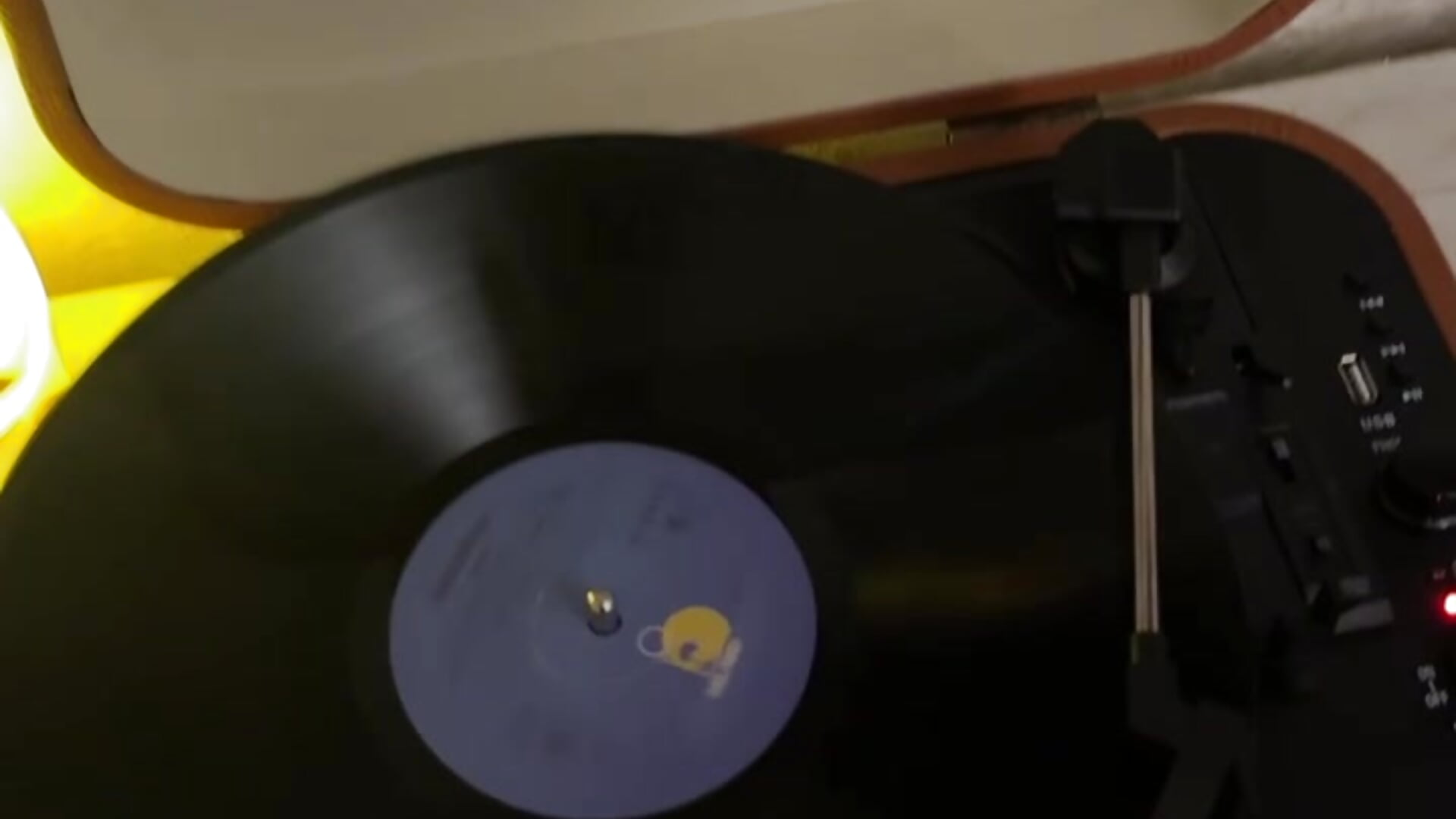 My lovin vinyl💋💋💋 - video by AmeliaFlares cam model