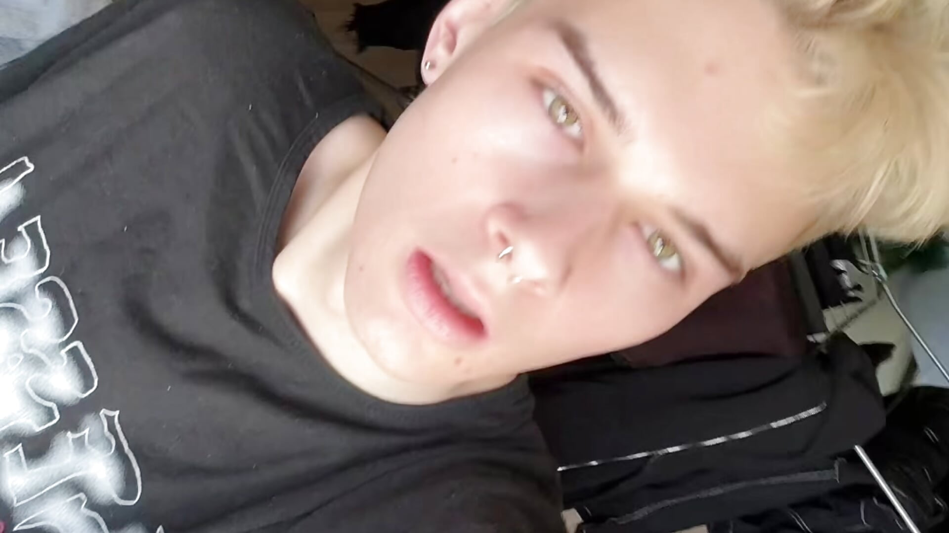 Blond & Chill - video by avegothy- cam model