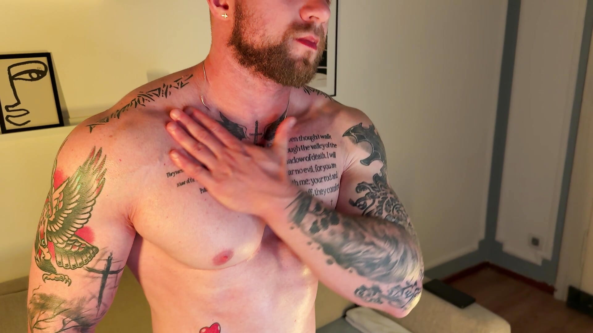 Check out my tattoes - vidéo du modèle de showcams Gerard_Finbar