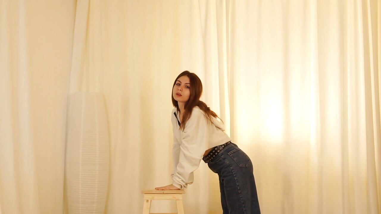 Love those moves - video by ErlinaBuoy cam model