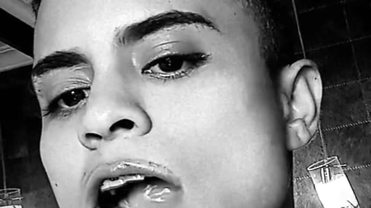 Lick - video oleh model kamera Liiamthompson