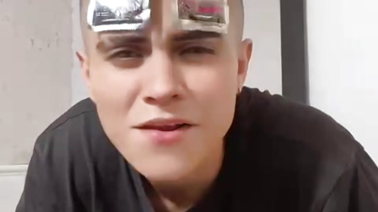 Here I have the cure for your head 😑🙏🏻🤣🤣 - video av Liiamthompson cam model