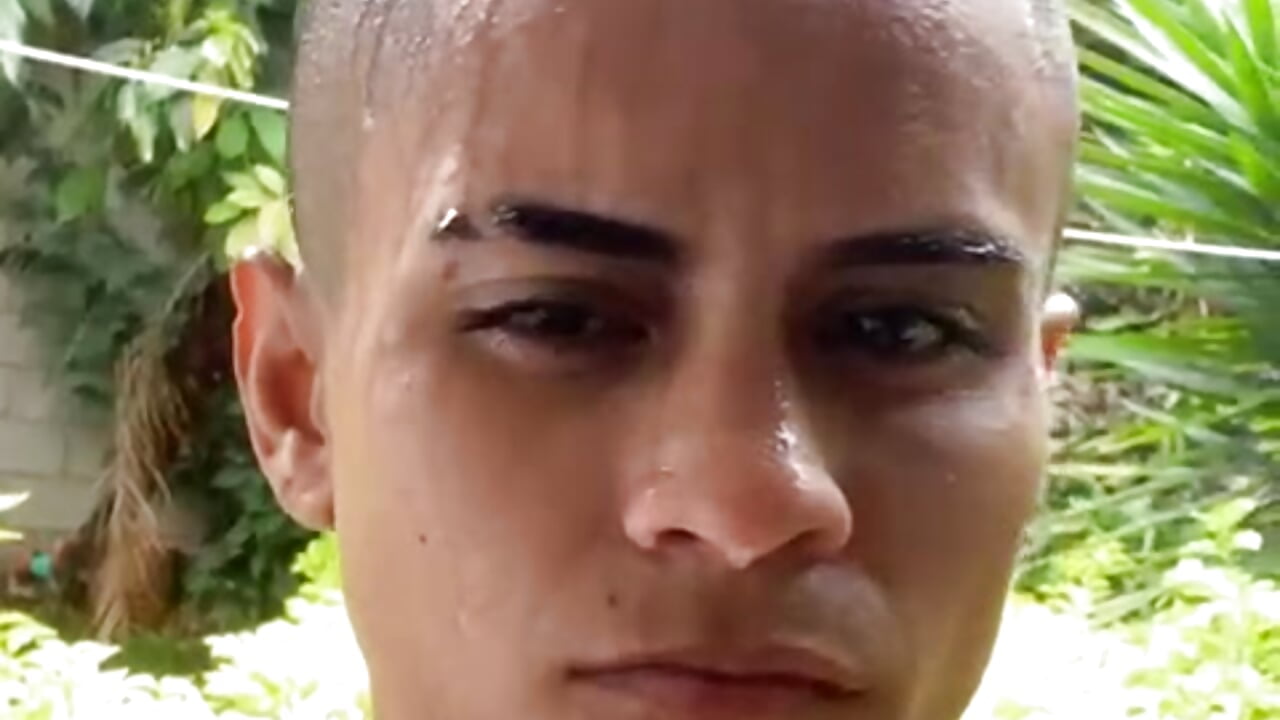 Listen to the sound of the drops 💦 - Liiamthompson 캠 모델의 동영상