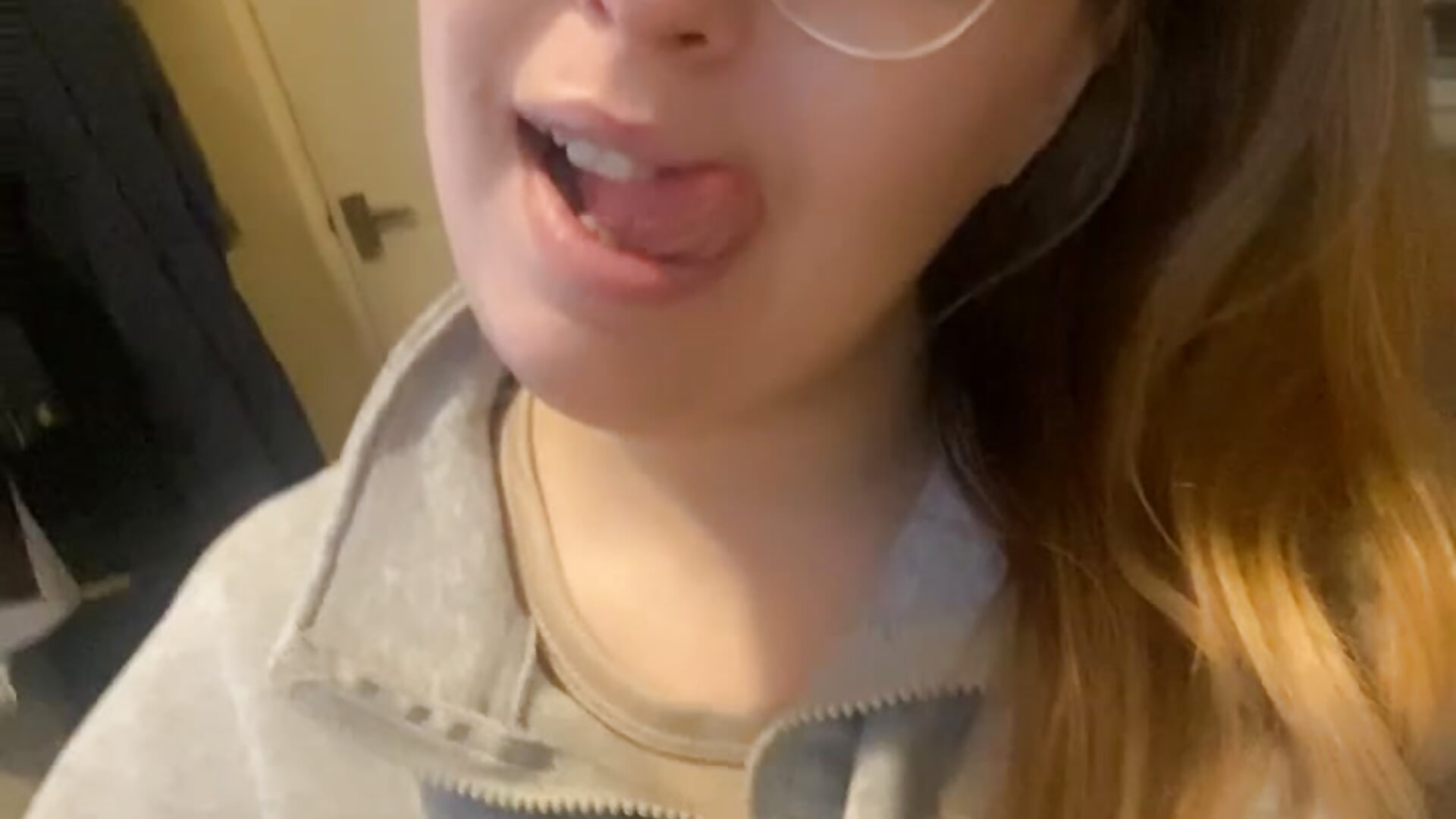 Come and talk to me - video by Demi_WelshX cam model