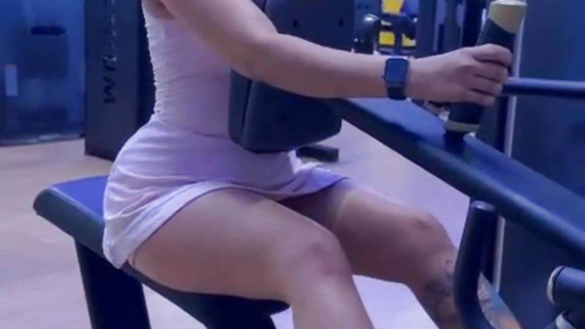 a little  arms too 💪 - video van LucyRosse cam-model