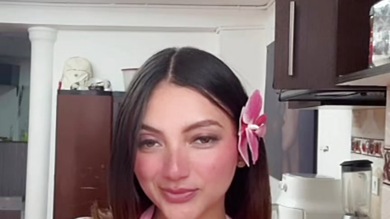 Want  a  coffe ? - video oleh LucyRosse kamera model