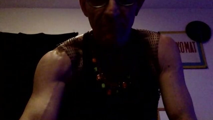 [25 Jul 22:34] Public Show - copy 25 Jul 21:16 – video od webkamerové modelky funboyolly