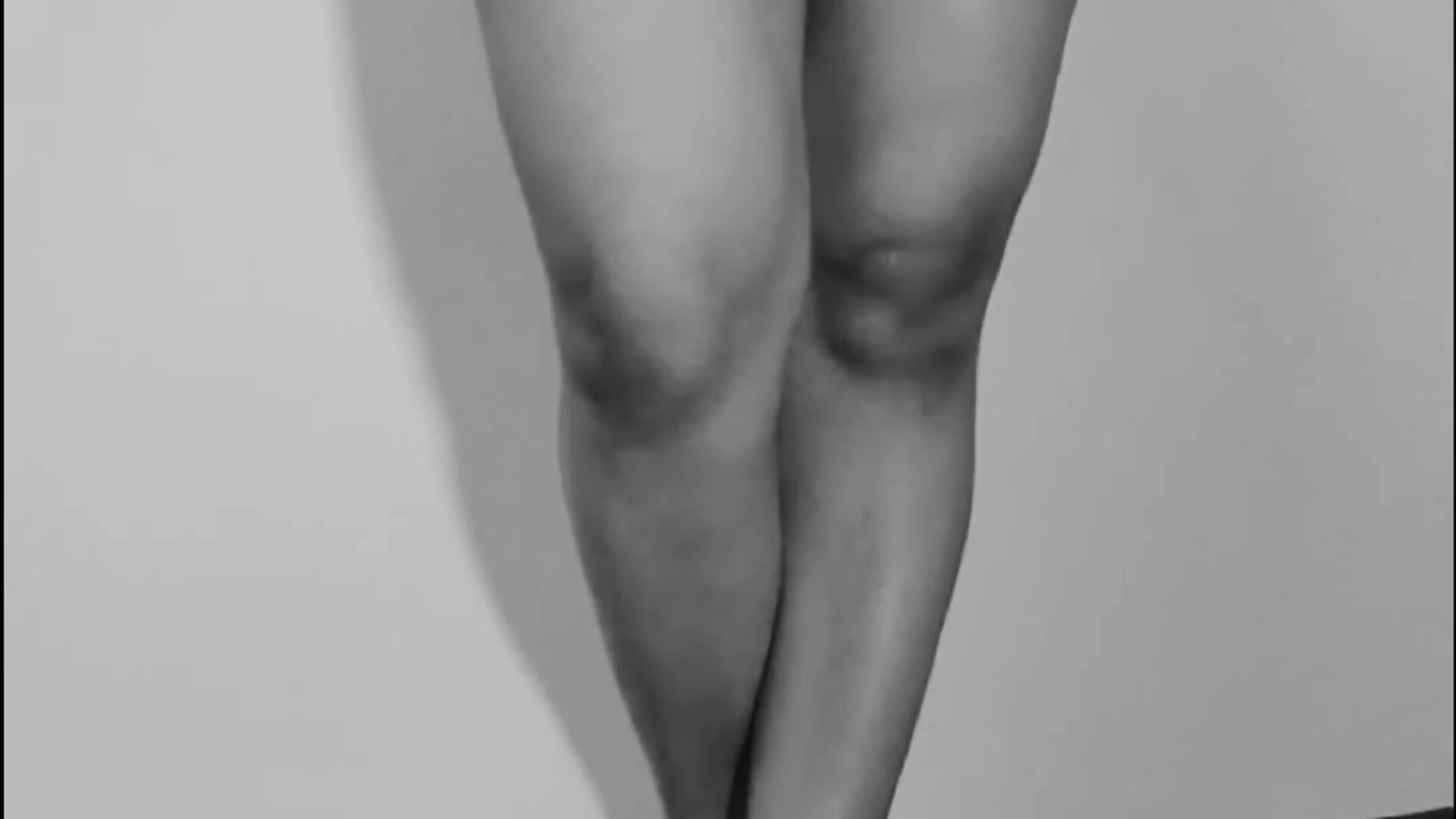 Warming up 🥵 - video by AromaDivine cam model