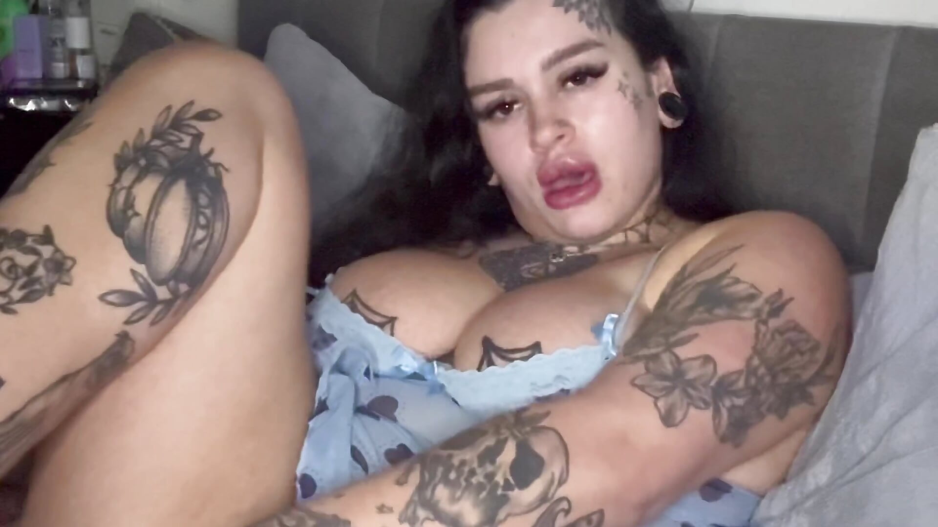 Fucking my pretty pussy with the domi head ✨