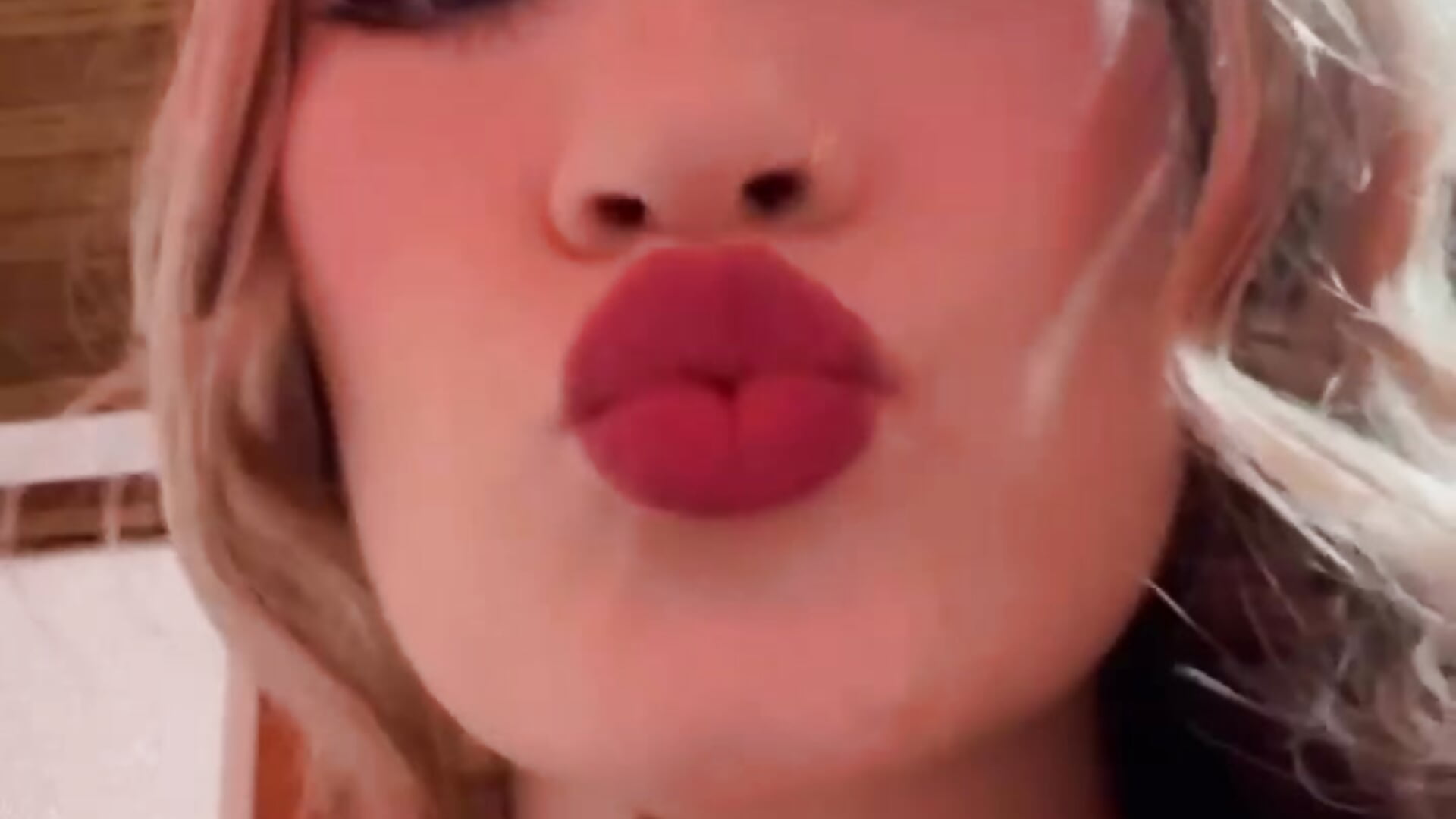 Kiss meeeee 😘