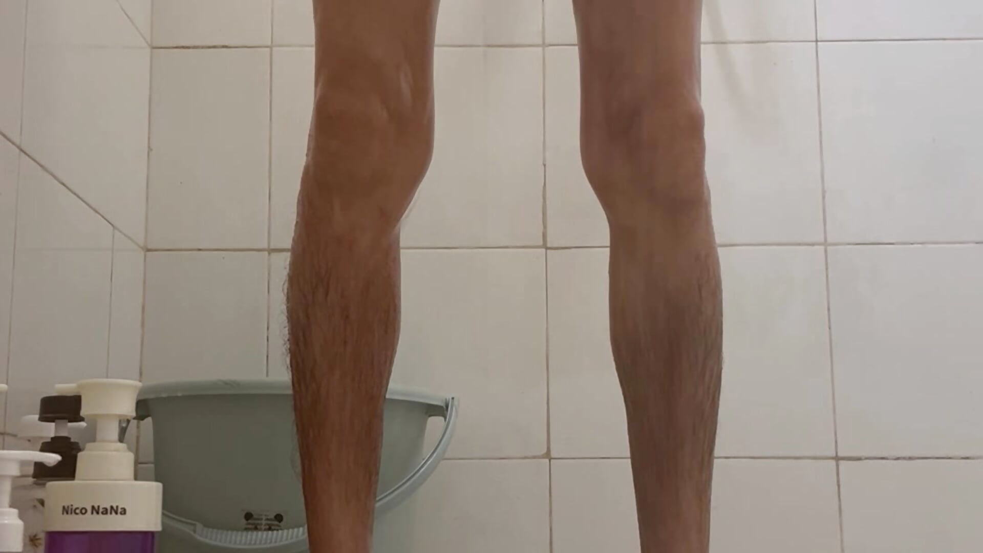 谁洗澡的时候不嘘嘘呢？对吧？