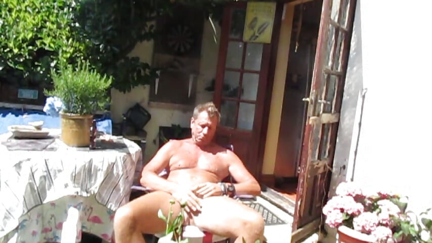 WillPolski08Naked22CumOverSelfV01Garden - video by WillPolski cam model