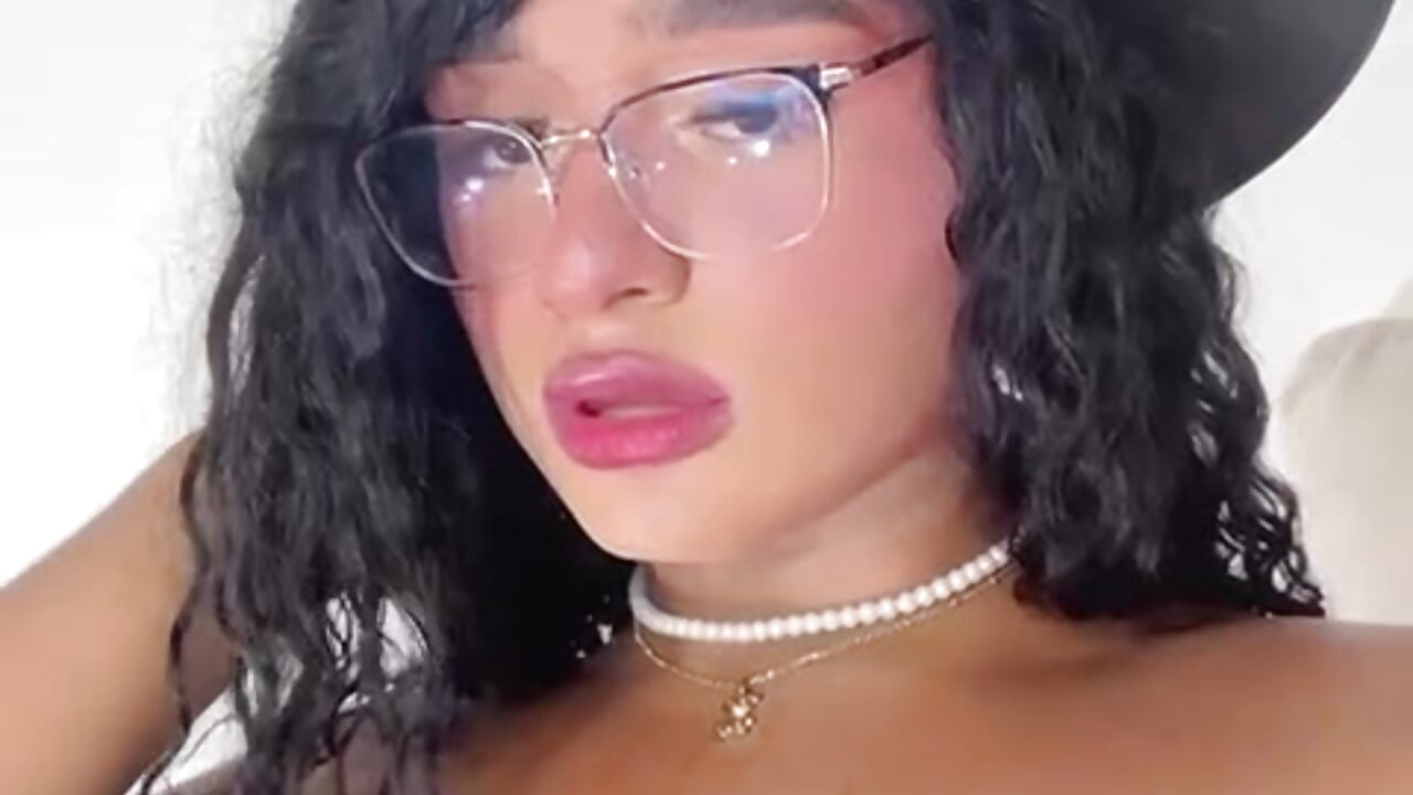 hello daddy - video của người mẫu cam Karla_Dior7