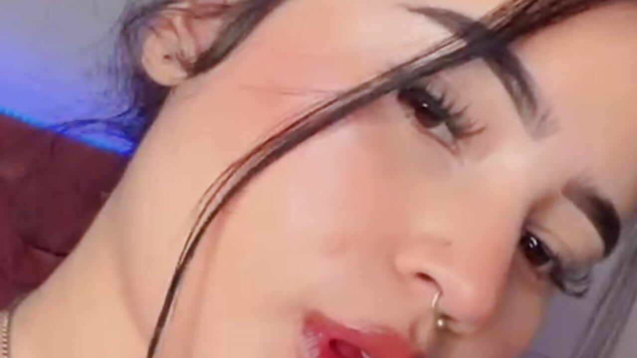 red nice? 💕🙈🥵 — filmik _Emma_whiitee_, modela(-lki) na kamerkach