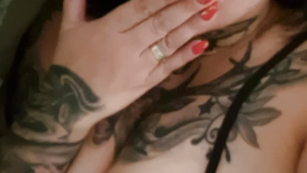 profile-intro-video - video by CurvyyAnna cam model