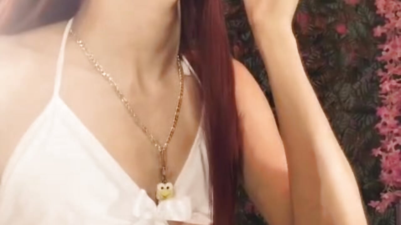 LIP GLOSS TIME – video modela na kameri cassidy_blossom