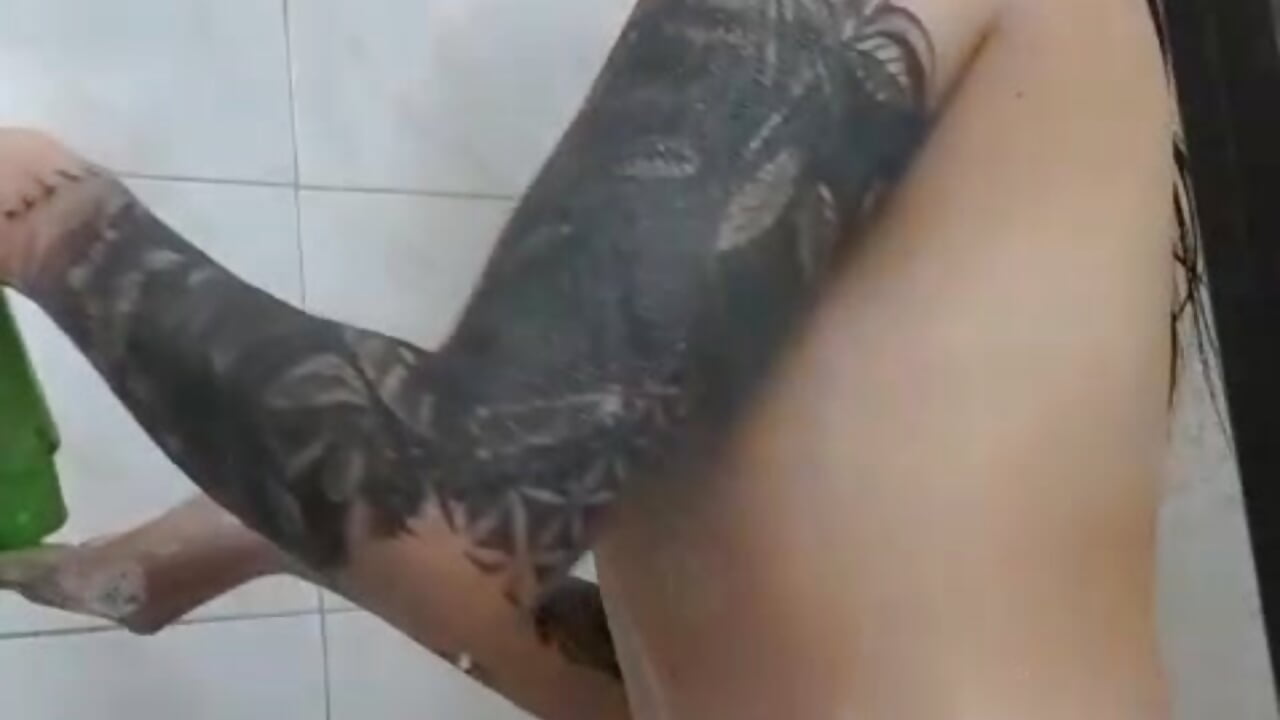 Videocam Take A Shower - video by Hiyakasudere cam model