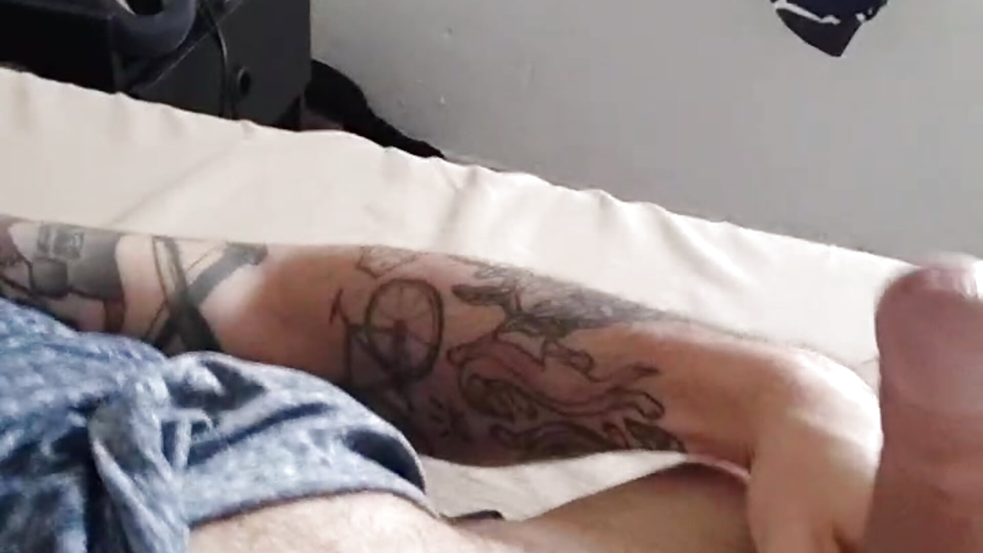 Batendo uma na cama! - video by xdandan69 cam model