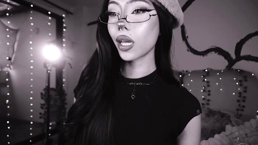 They would like a black and white broadcast again👈🏼👉🏼 – video od webkamerové modelky soidai_miiu