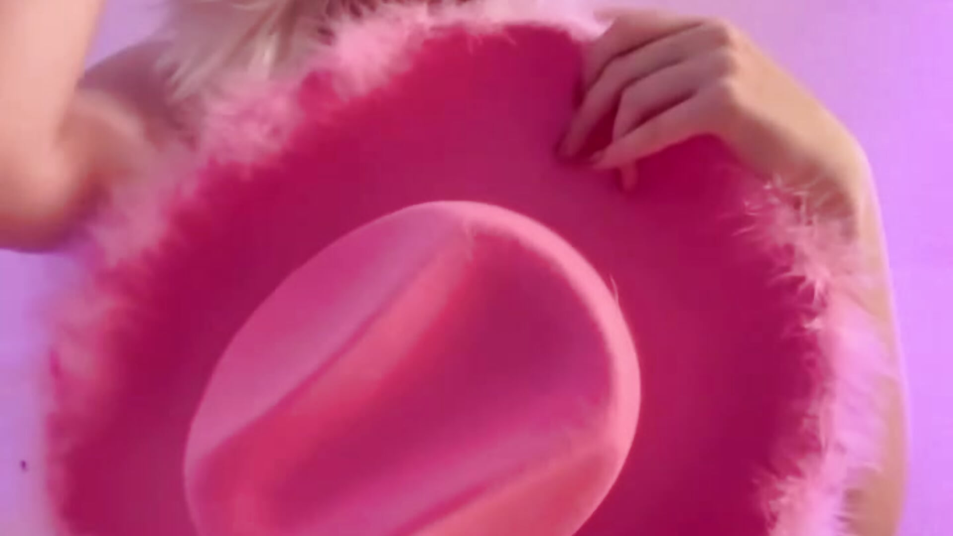 whats under hat? - video oleh Anadeyaaa kamera model