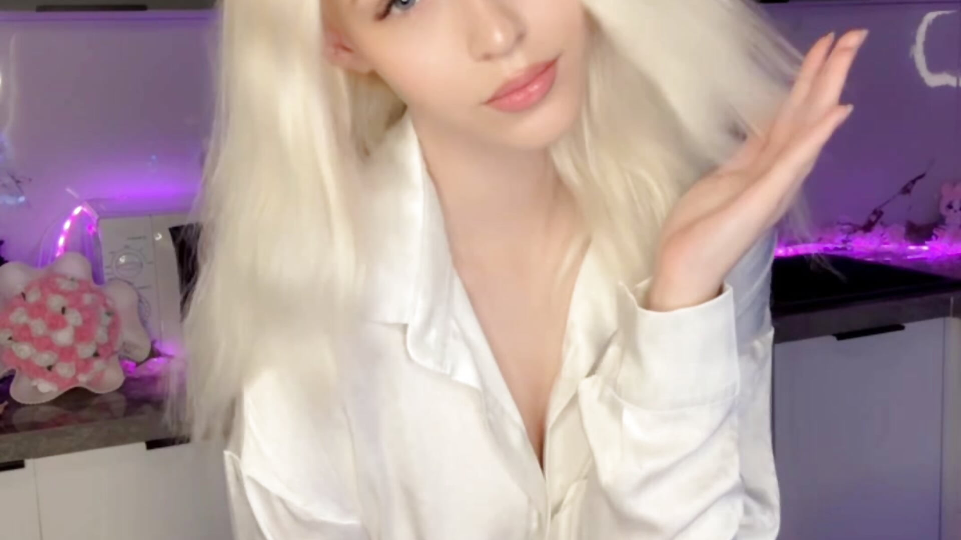 little tease - Video von Anadeyaaa Cam-Model