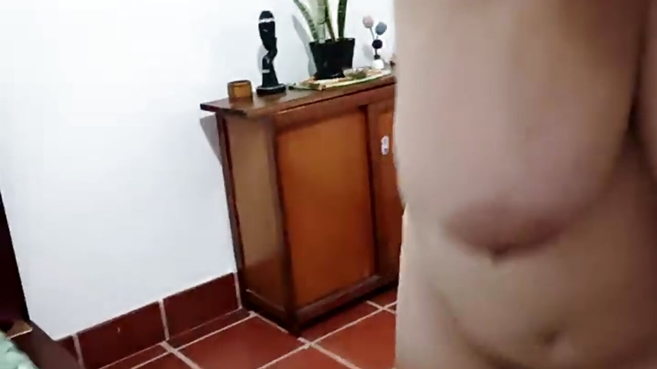 My love, the neighbor came and kicked my ass