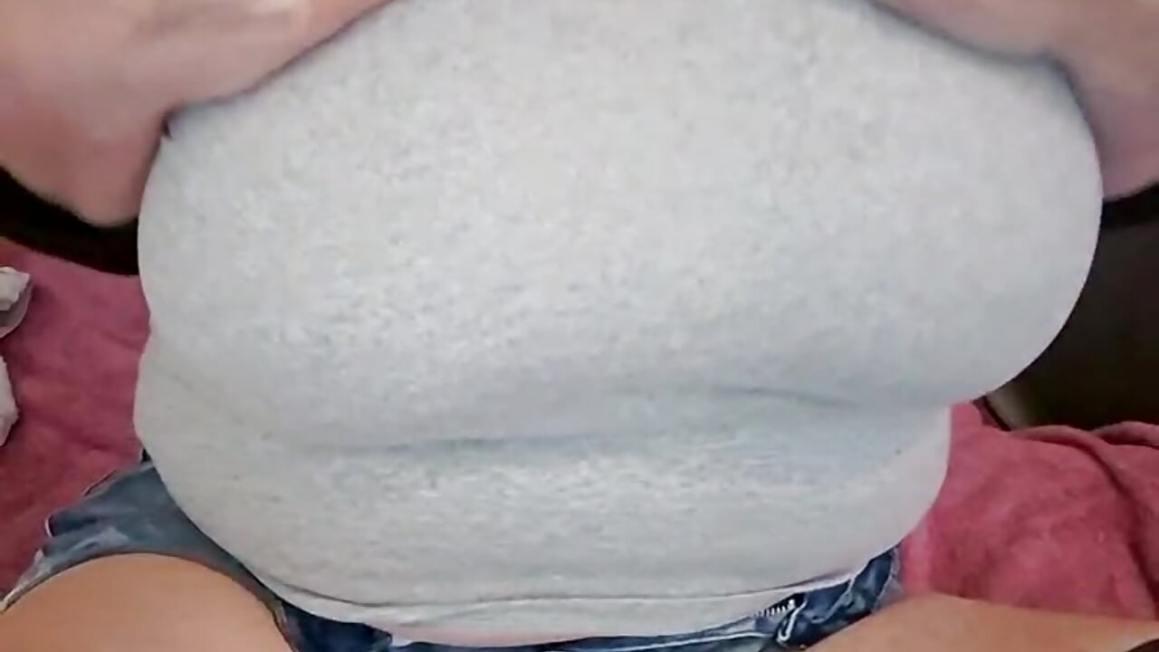 [2 May 21:27] Public Show Summer is coming, then I'll wear shorts - video by spicy_grandma cam model