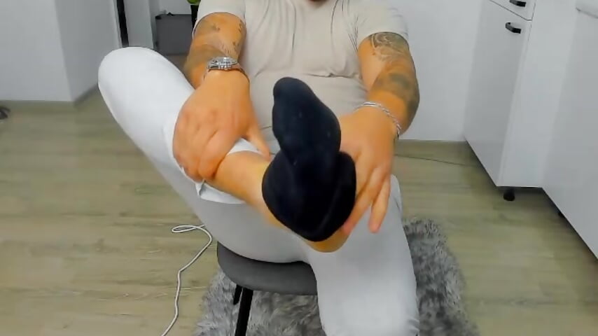 [4 Nov 11:11] LICK MY FEET SLUT BOY! - video by ZackMasterss cam model