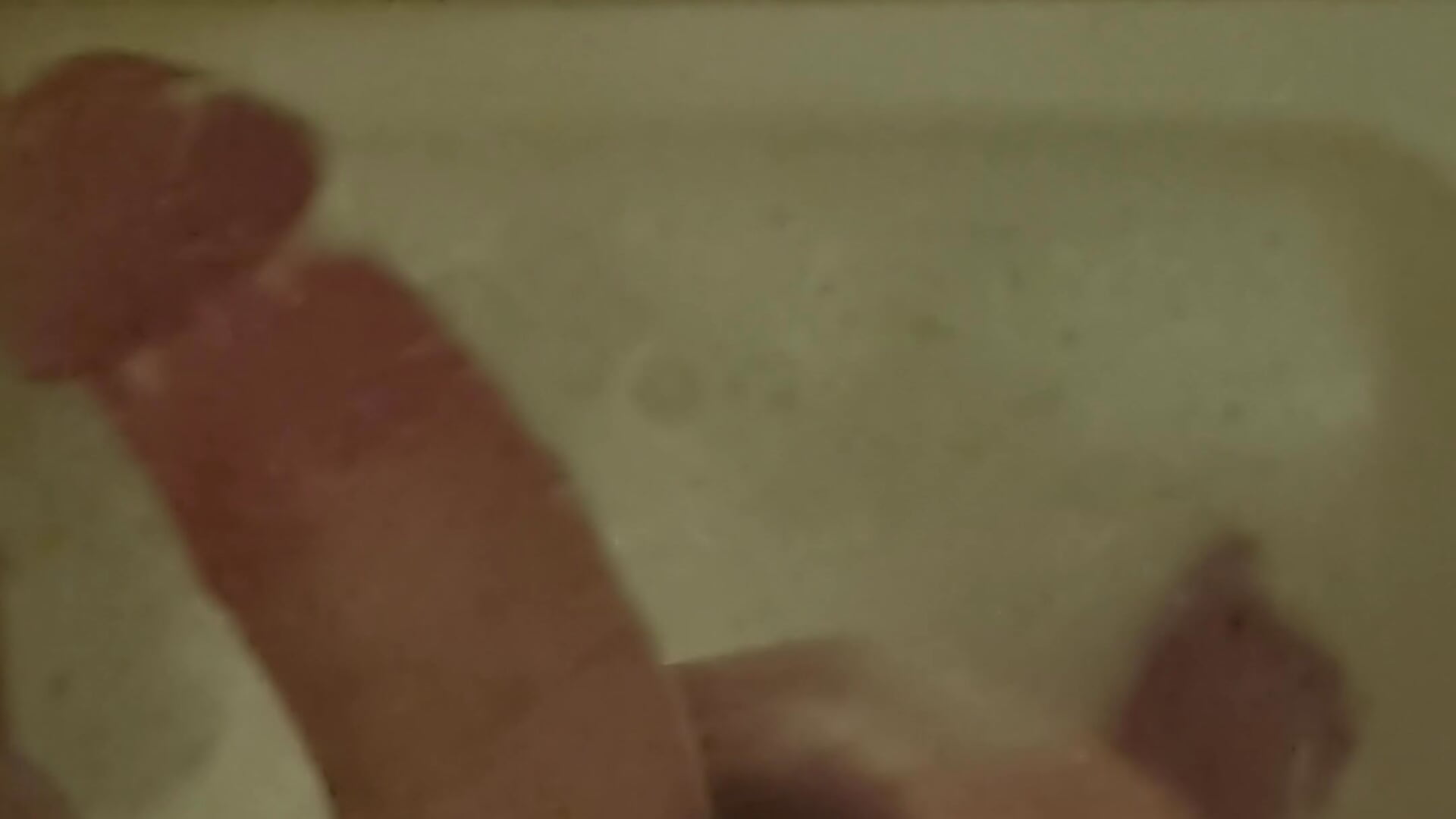 Schwanz Wichsen 🚀💦😏🔥Unter der Dusche - video của người mẫu cam Foxtrott_242