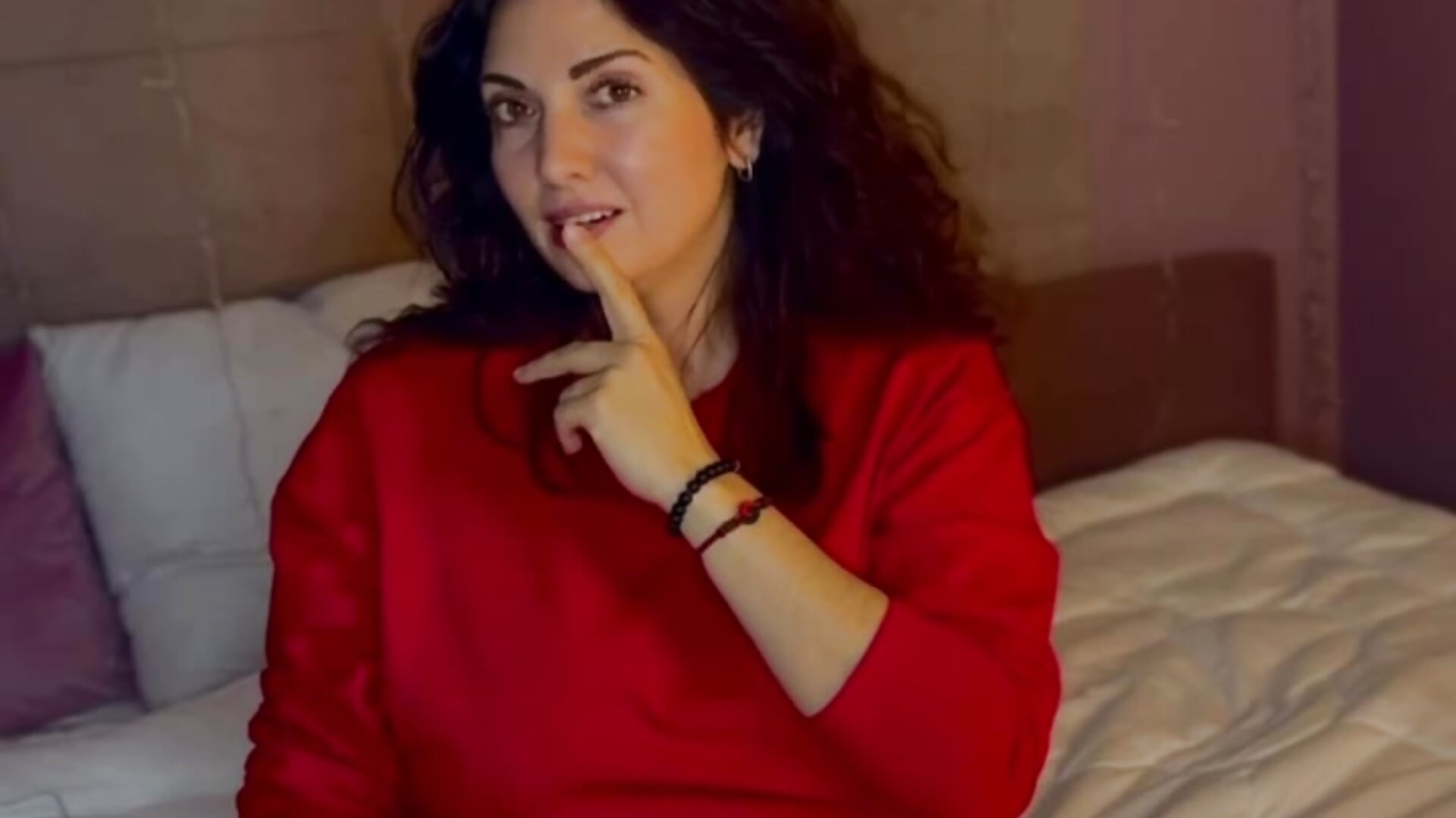 Intriguing - video by Kandy_Balls cam model